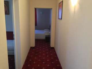 Отель Hotel Complex Romantic София Люкс с 1 спальней и спа-ванной-3